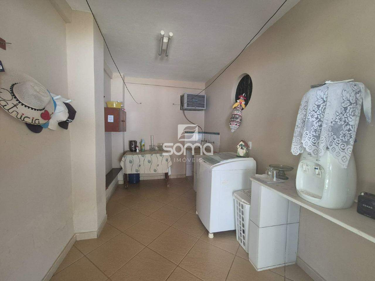 Casa em condomínio à venda no Quintas dos Ipês: