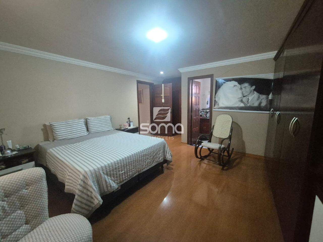Casa em condomínio à venda no Quintas dos Ipês: