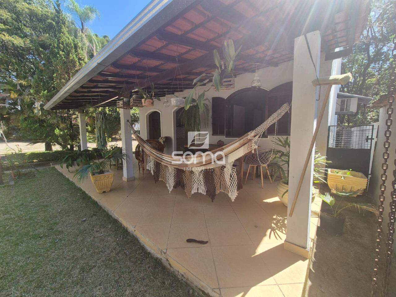 Casa em condomínio à venda no Quintas dos Ipês: