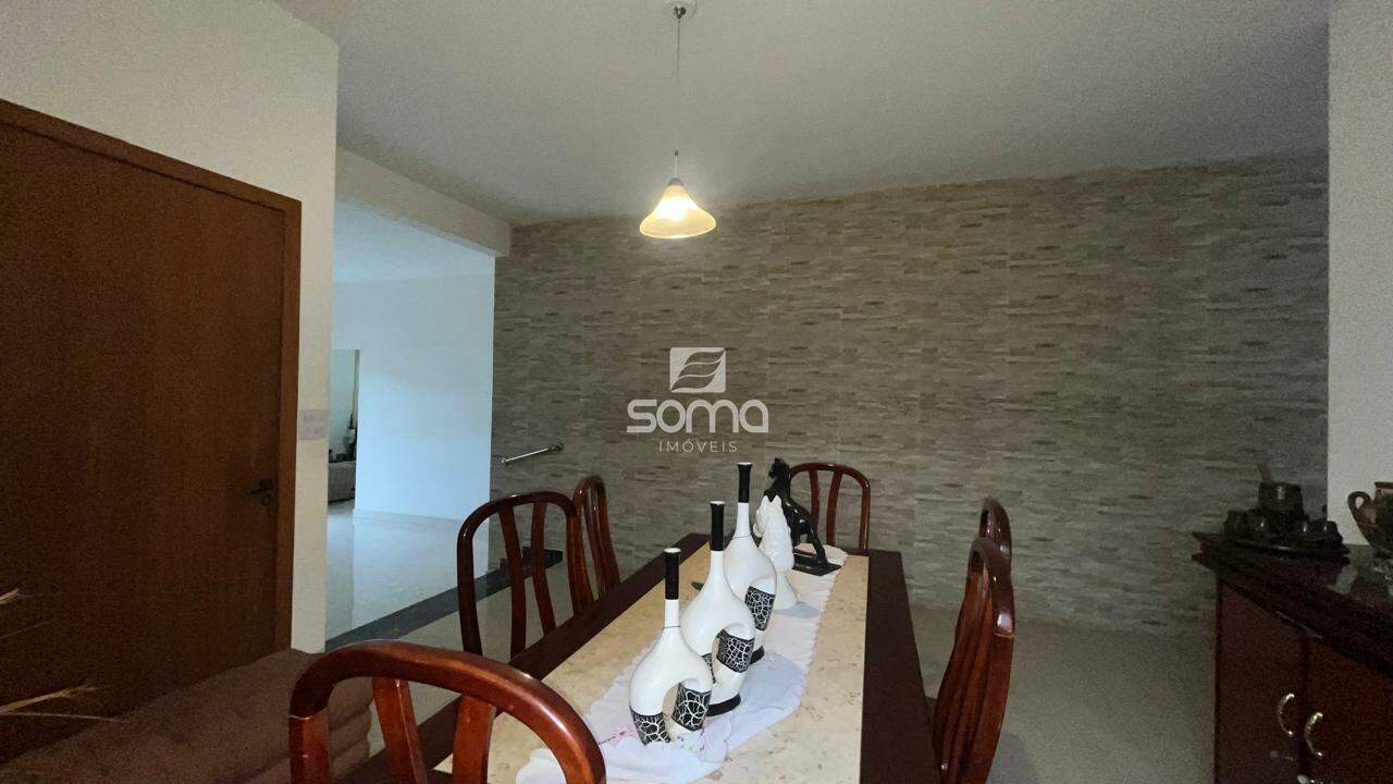Casa à venda no Maria De Lourdes: 