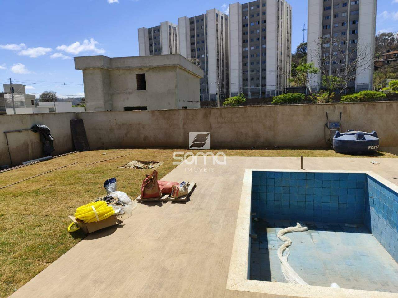 Casa em condomínio à venda no Santo Antônio: