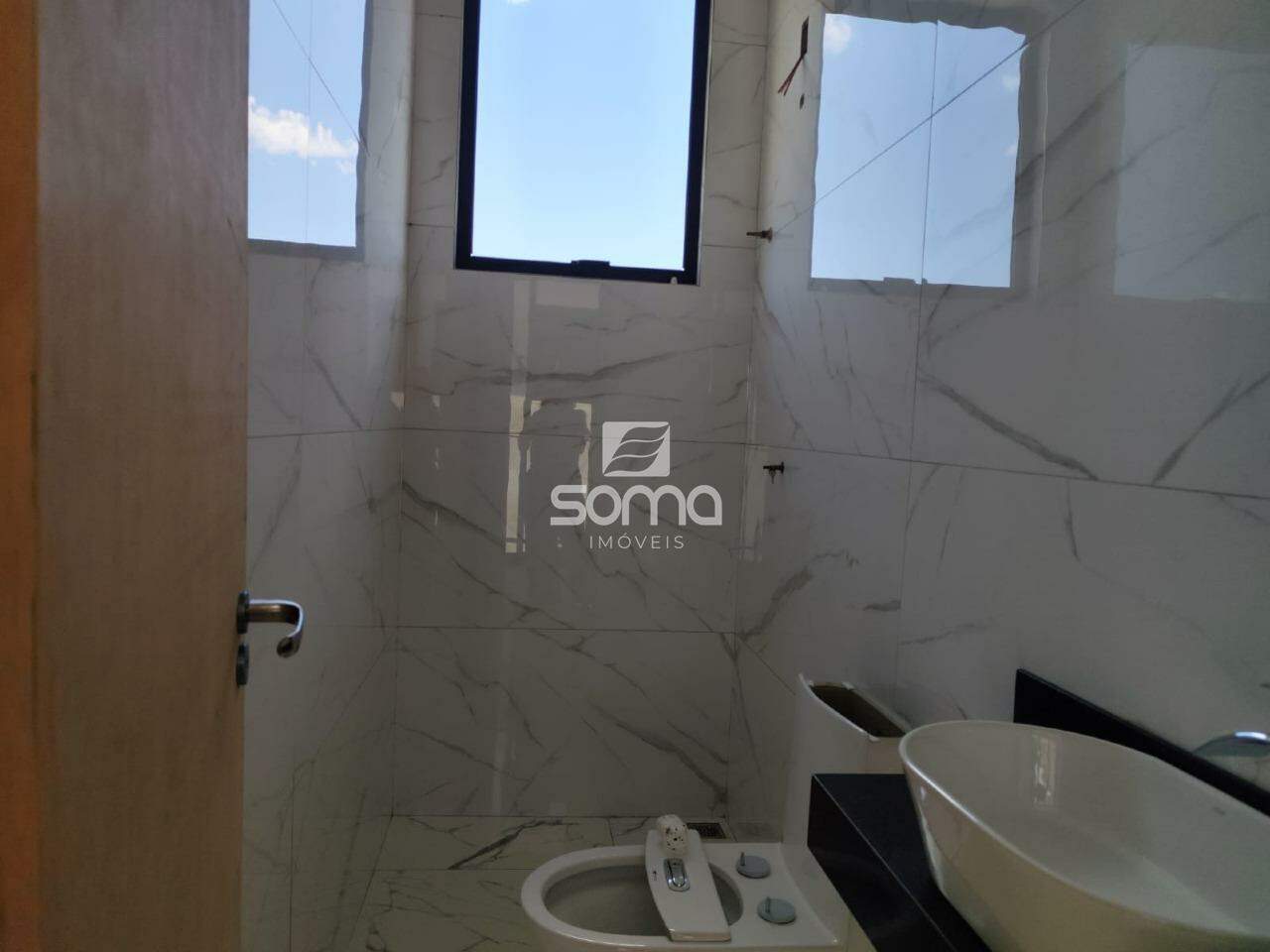 Casa em condomínio à venda no Santo Antônio: