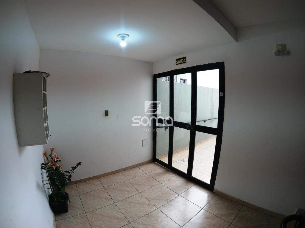 Apartamento para aluguel no Célvia: 