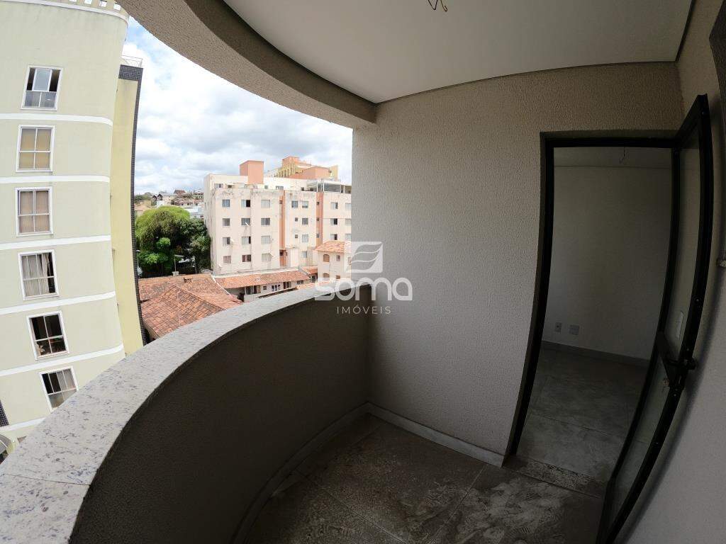 Cobertura para aluguel no Názia I: 