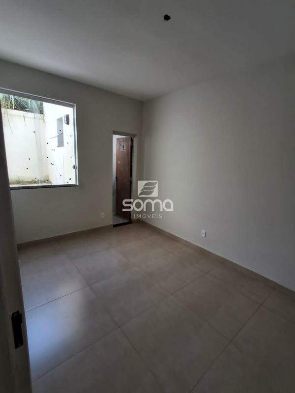 Casa Geminada à venda no Cachoeira: