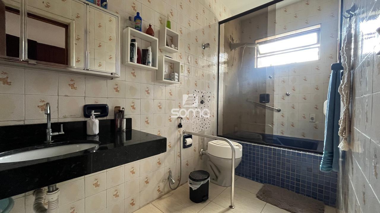 Casa à venda no Célvia: 