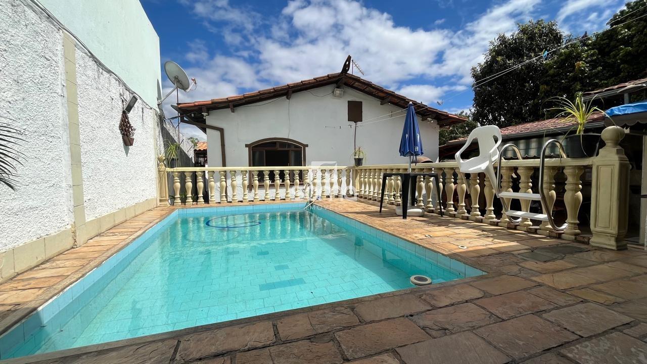 Casa à venda no Célvia: 