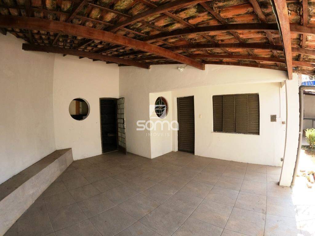 Casa para aluguel no Célvia: 