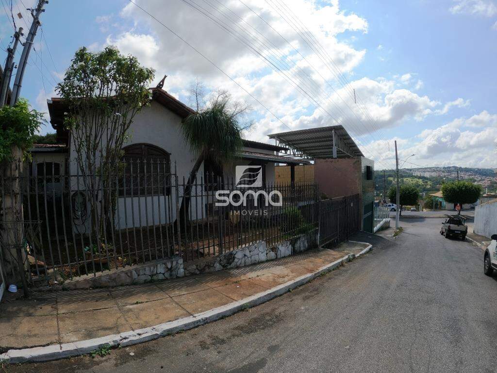 Casa para aluguel no Célvia: 