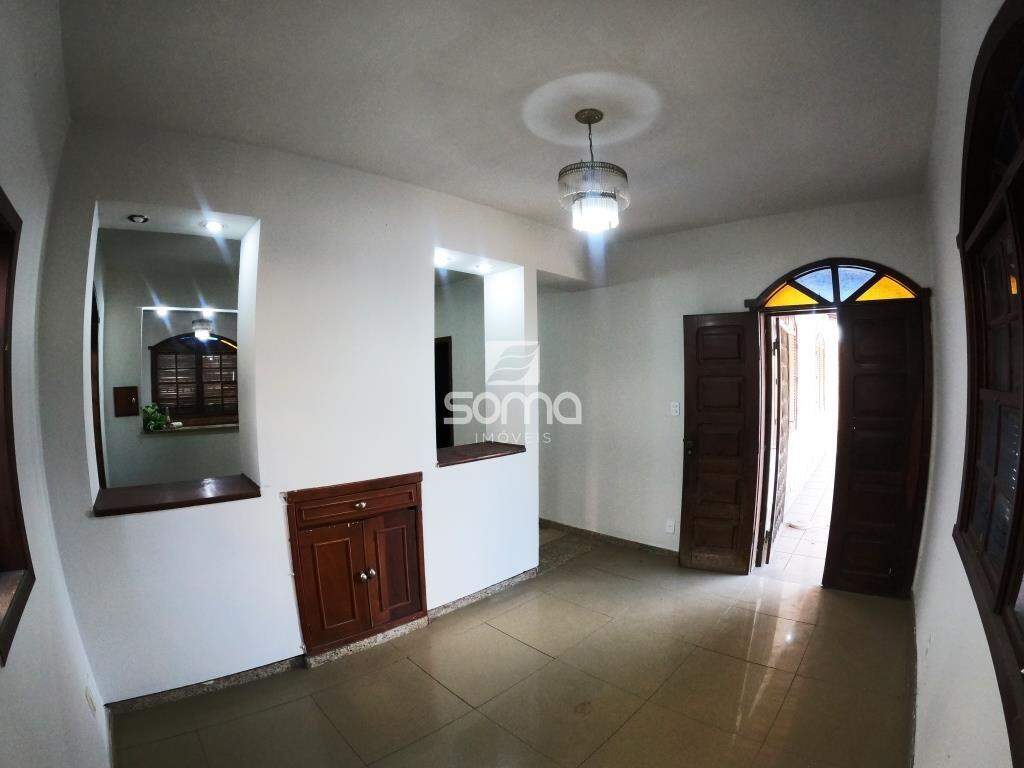 Casa para aluguel no Célvia: 