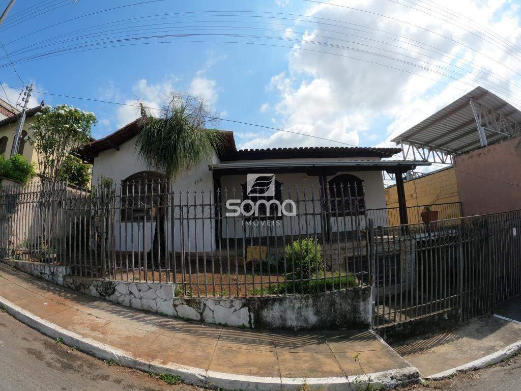 Casa para aluguel no Célvia: 