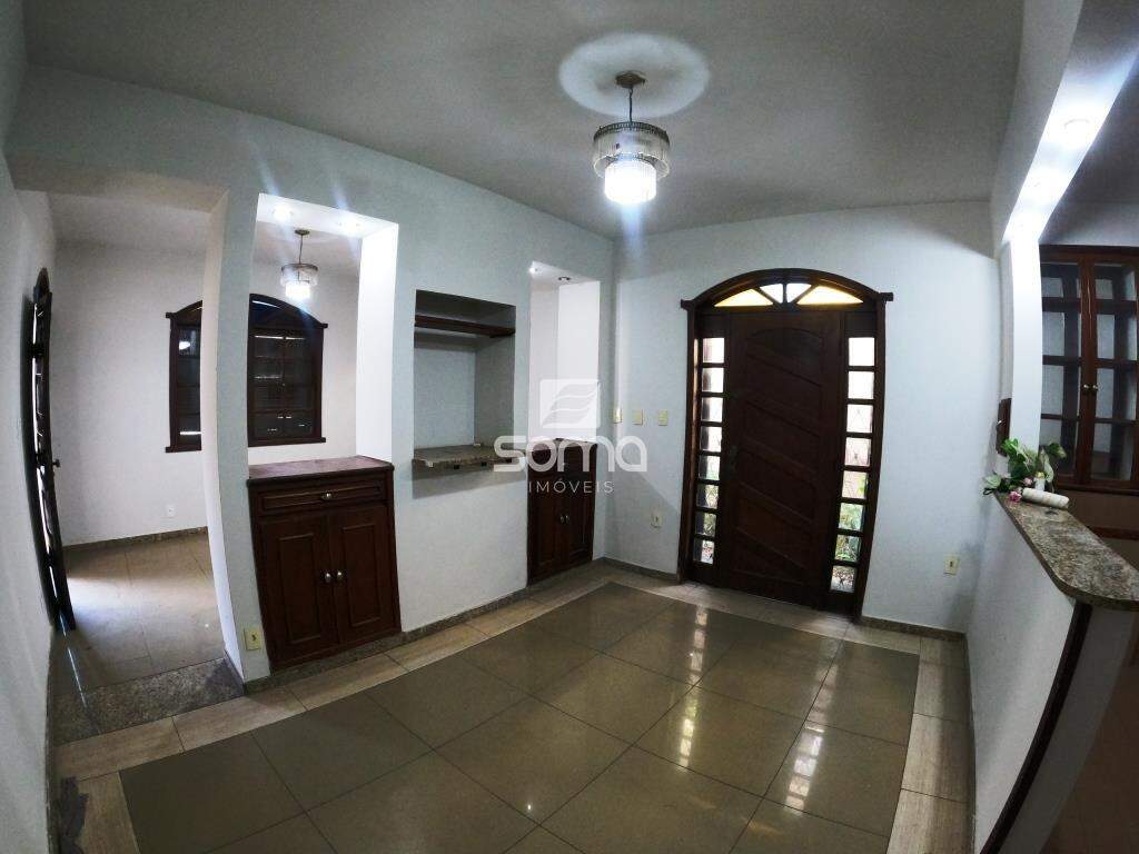 Casa para aluguel no Célvia: 