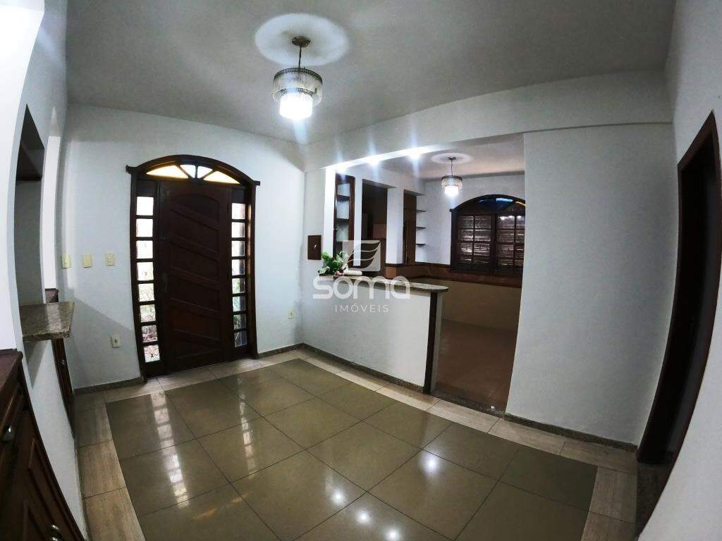 Casa para aluguel no Célvia: 