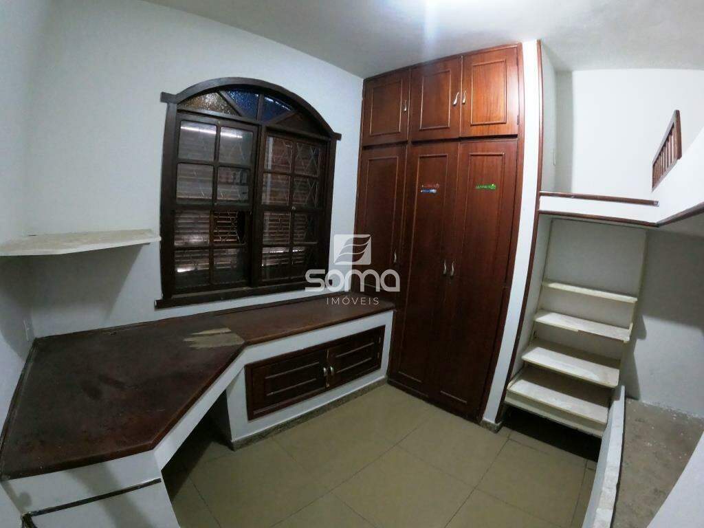 Casa para aluguel no Célvia: 