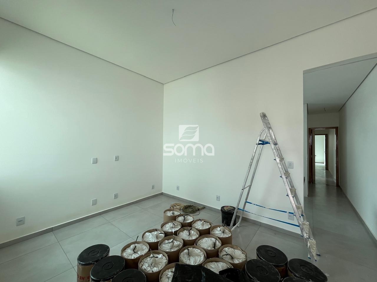 Casa Geminada à venda no Célvia: 