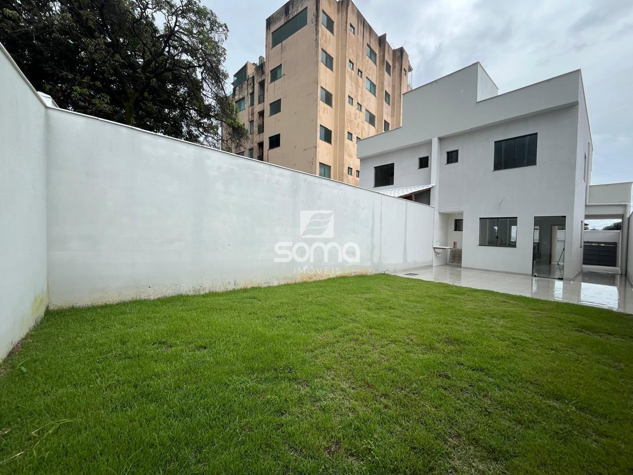 Casa à venda no Lourdes: 