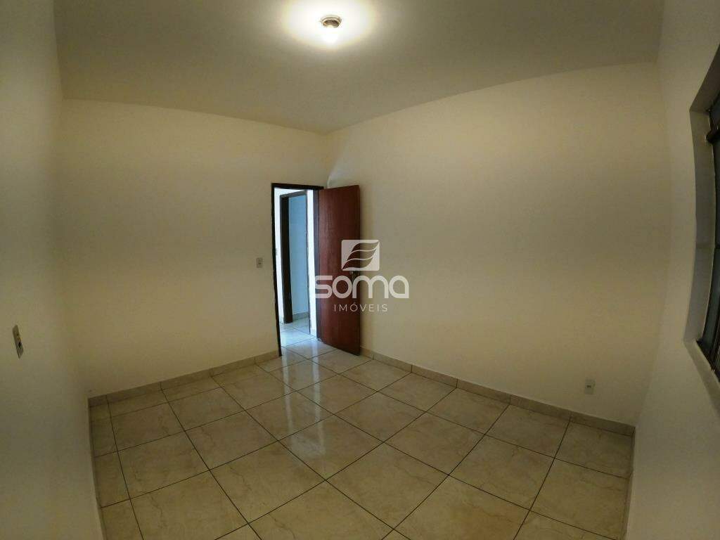 Casa à venda no Célvia: 