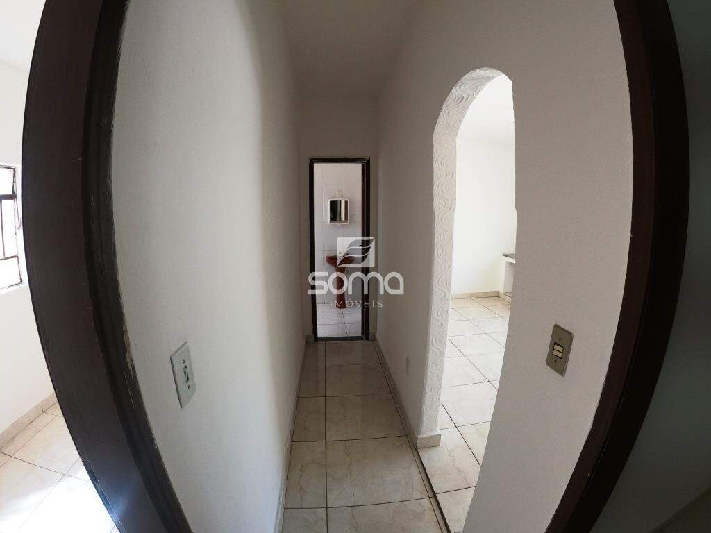Casa à venda no Célvia: 