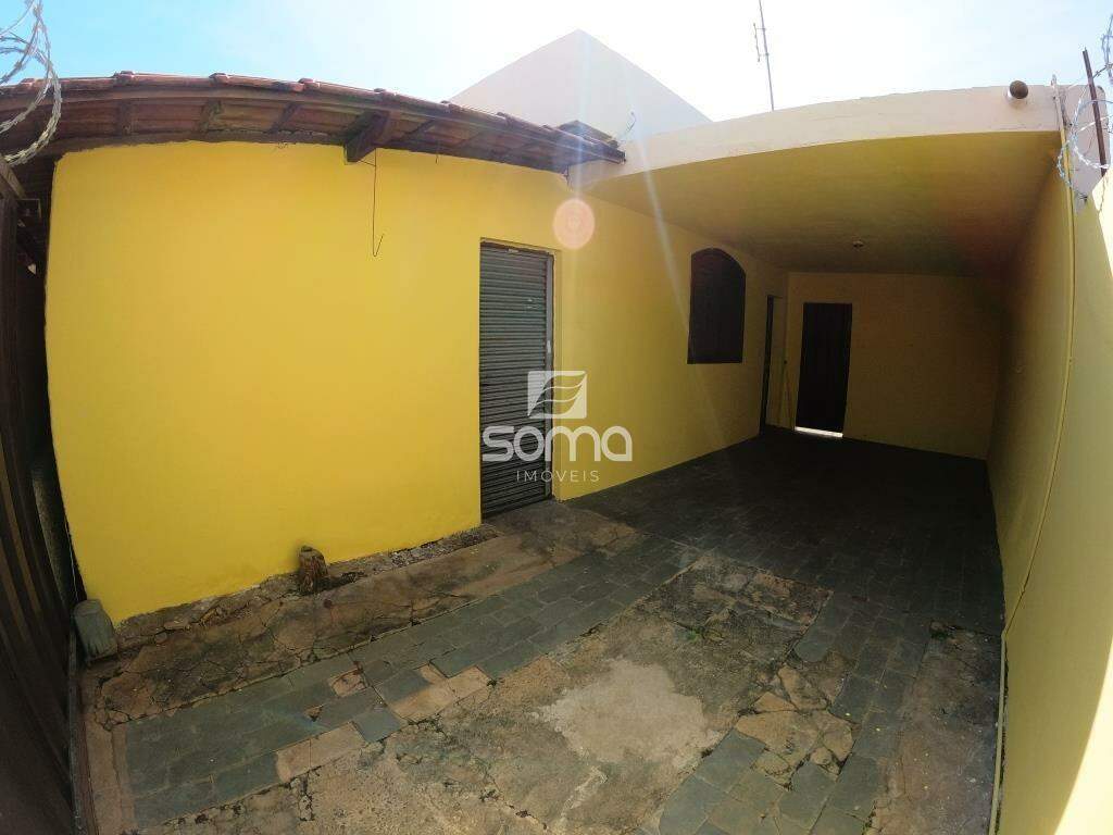 Casa à venda no Célvia: 