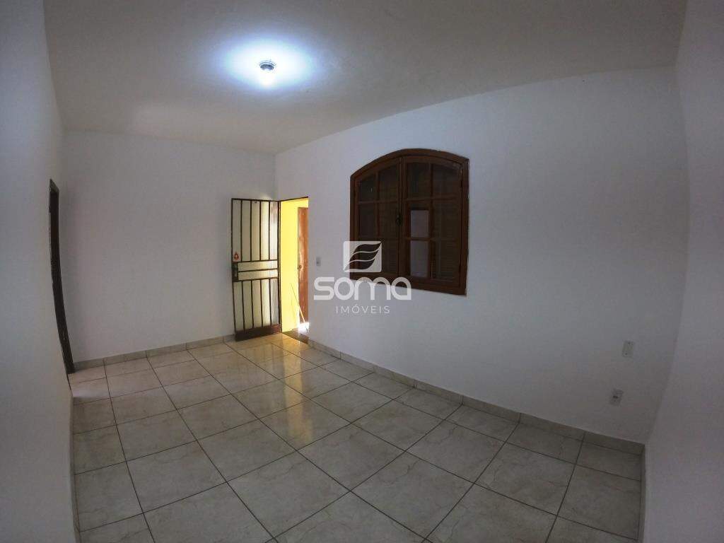 Casa à venda no Célvia: 