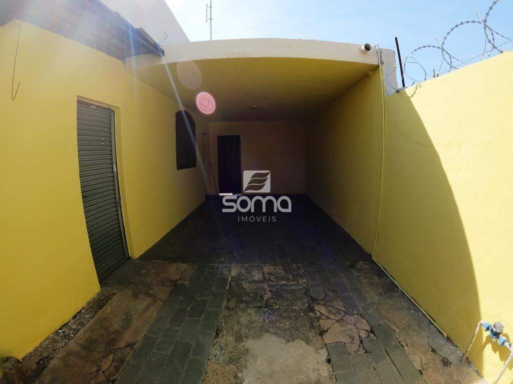Casa à venda no Célvia: 