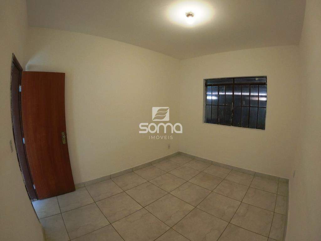 Casa à venda no Célvia: 