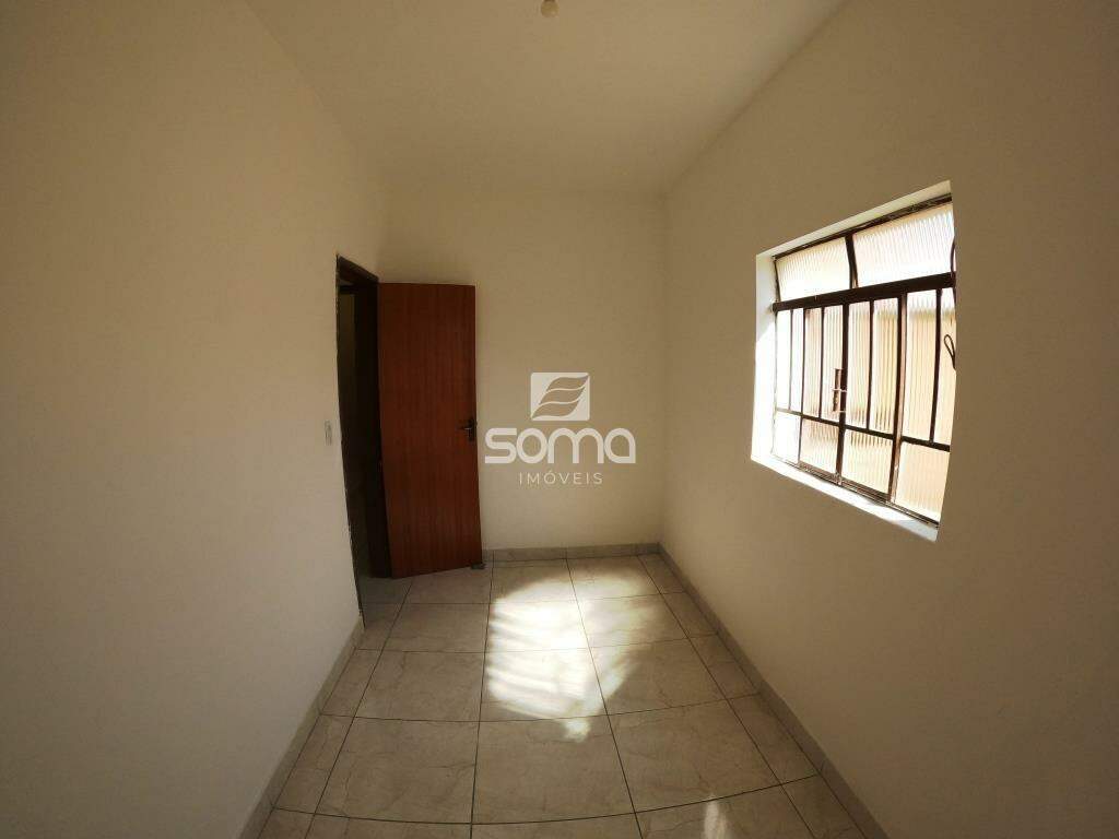 Casa à venda no Célvia: 
