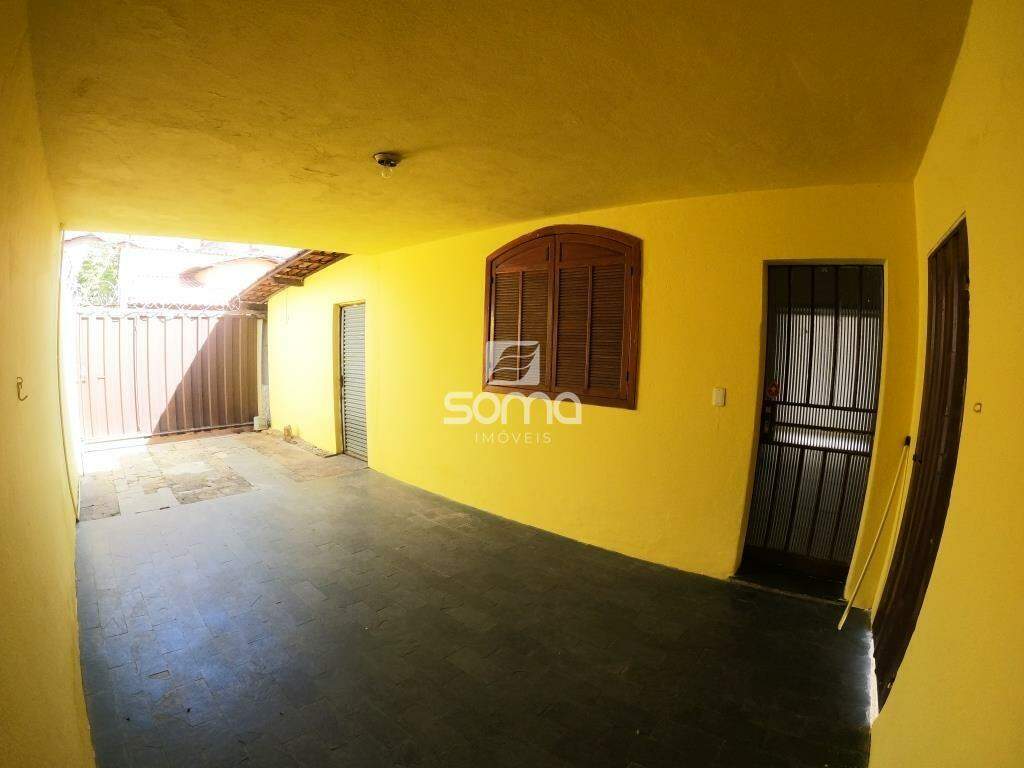 Casa à venda no Célvia: 