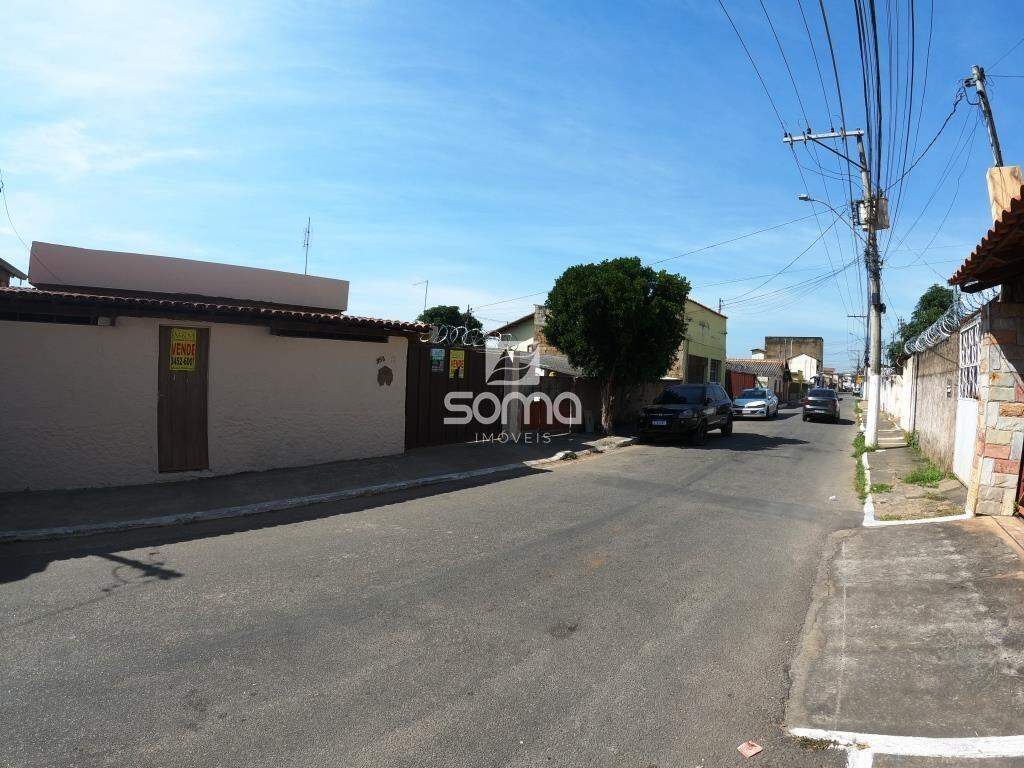 Casa à venda no Célvia: 