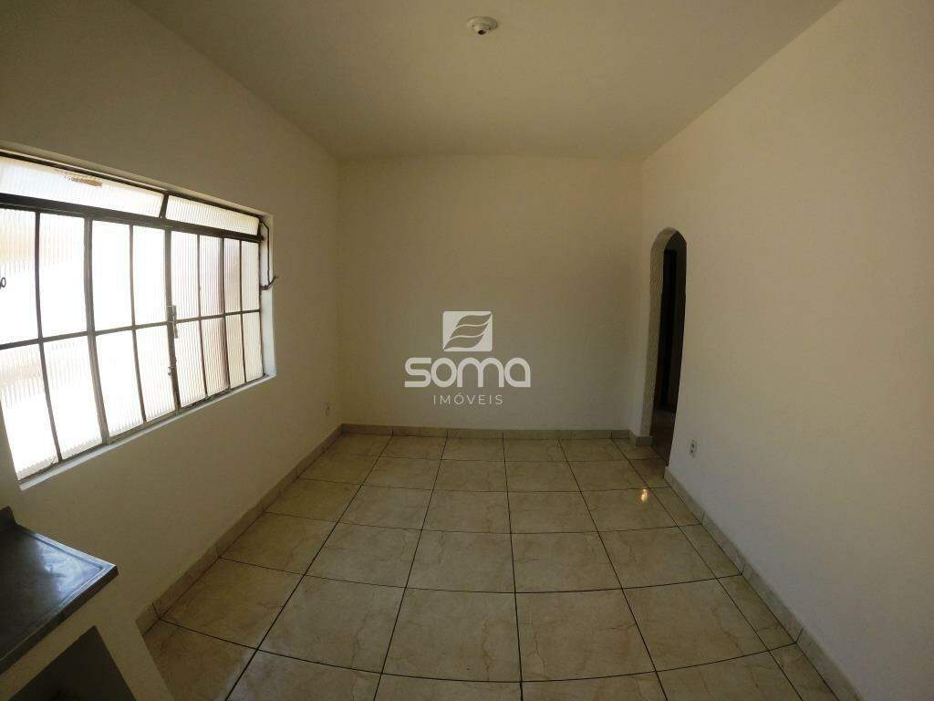 Casa à venda no Célvia: 