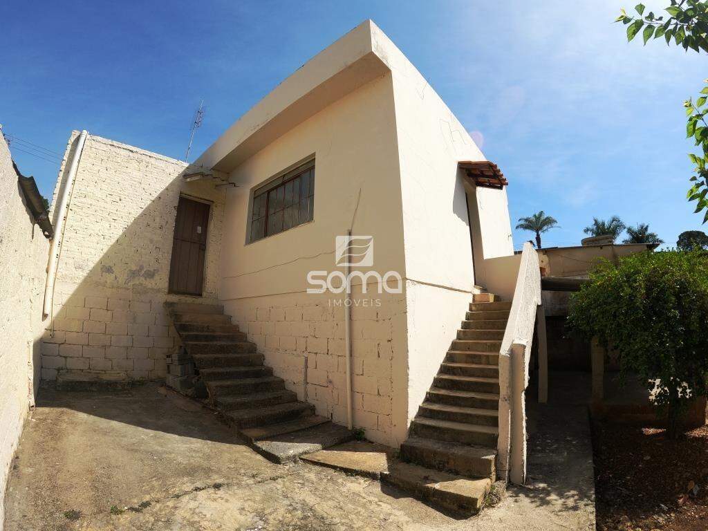 Casa à venda no Célvia: 