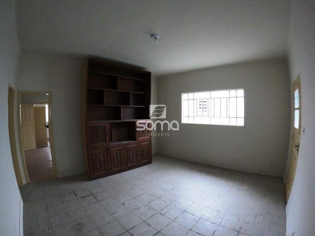 Casa para aluguel no Centro: 