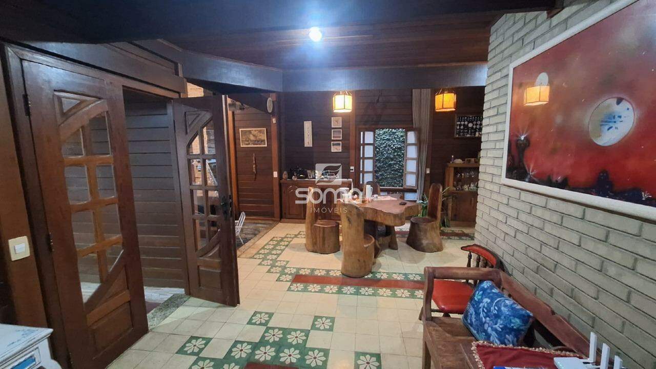 Casa à venda no Jardim Itau: 