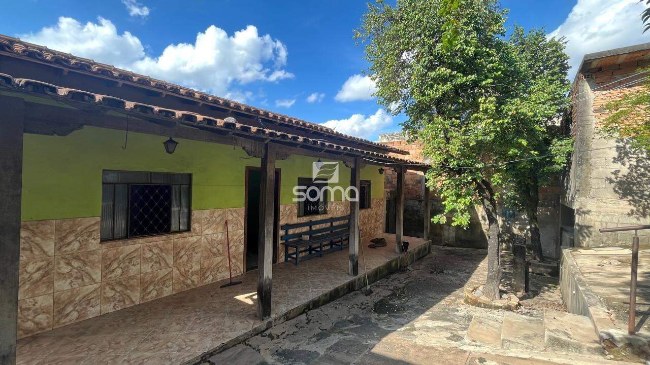 Casa à venda no Célvia: 