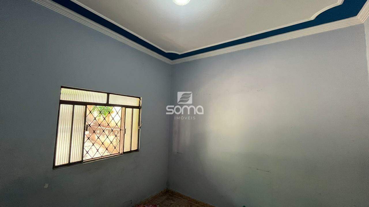 Casa à venda no Célvia: 