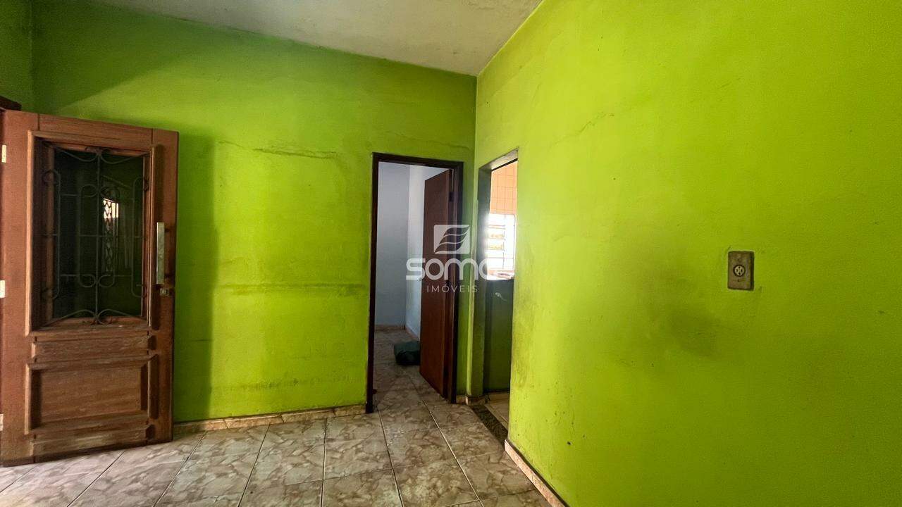 Casa à venda no Célvia: 