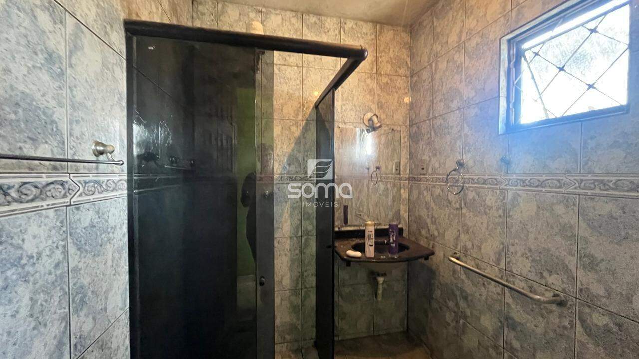 Casa à venda no Célvia: 