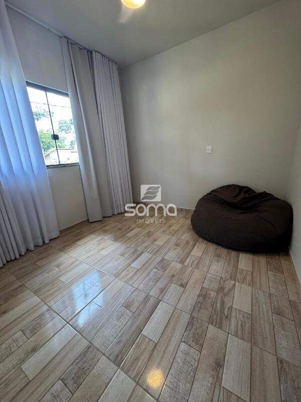 Casa em condomínio à venda no Condomínio Lírio dos Vales: 