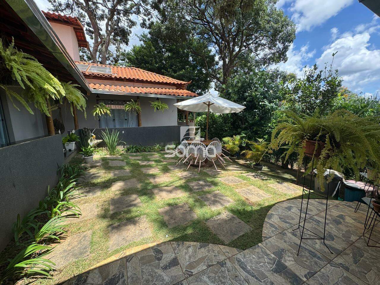 Casa em condomínio à venda no Condomínio Lírio dos Vales: 