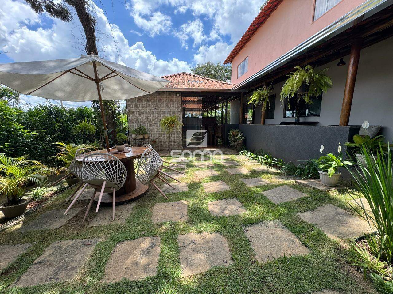 Casa em condomínio à venda no Condomínio Lírio dos Vales: 
