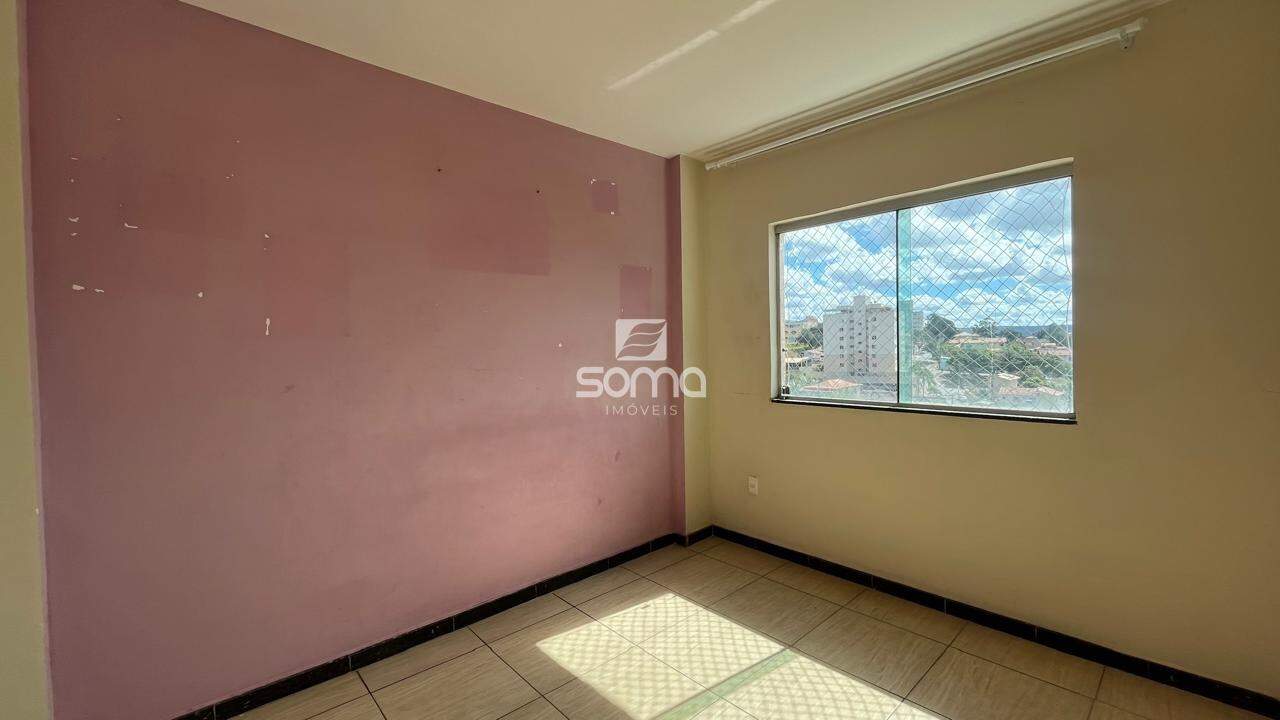 Apartamento à venda no Célvia: 