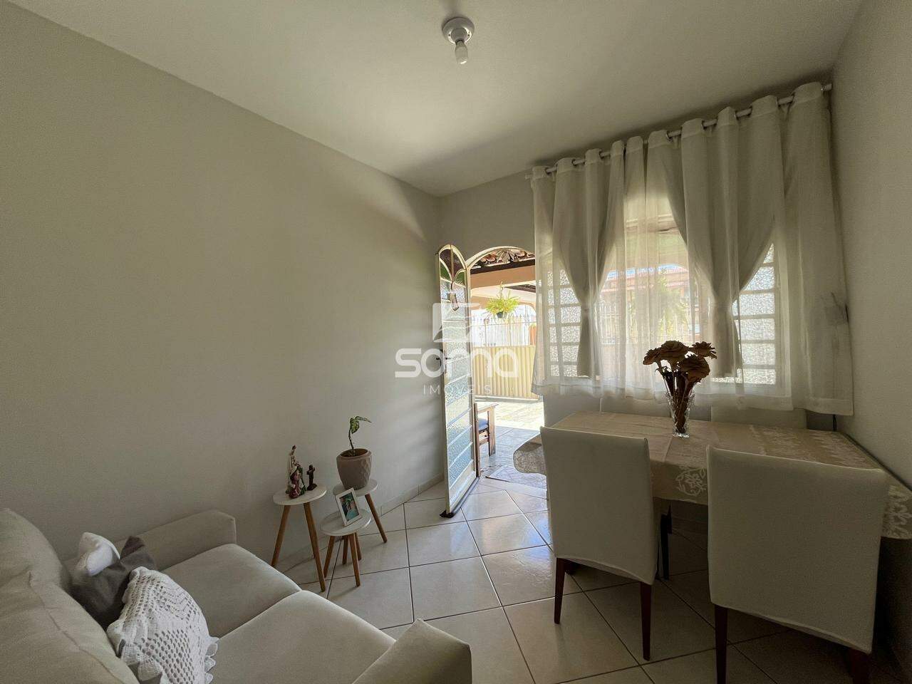 Casa à venda no Célvia: 