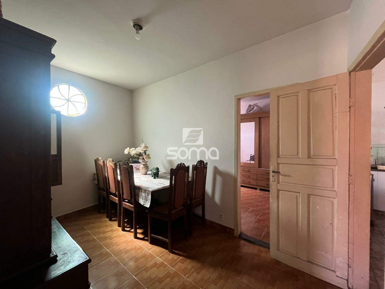 Casa à venda no Célvia: 
