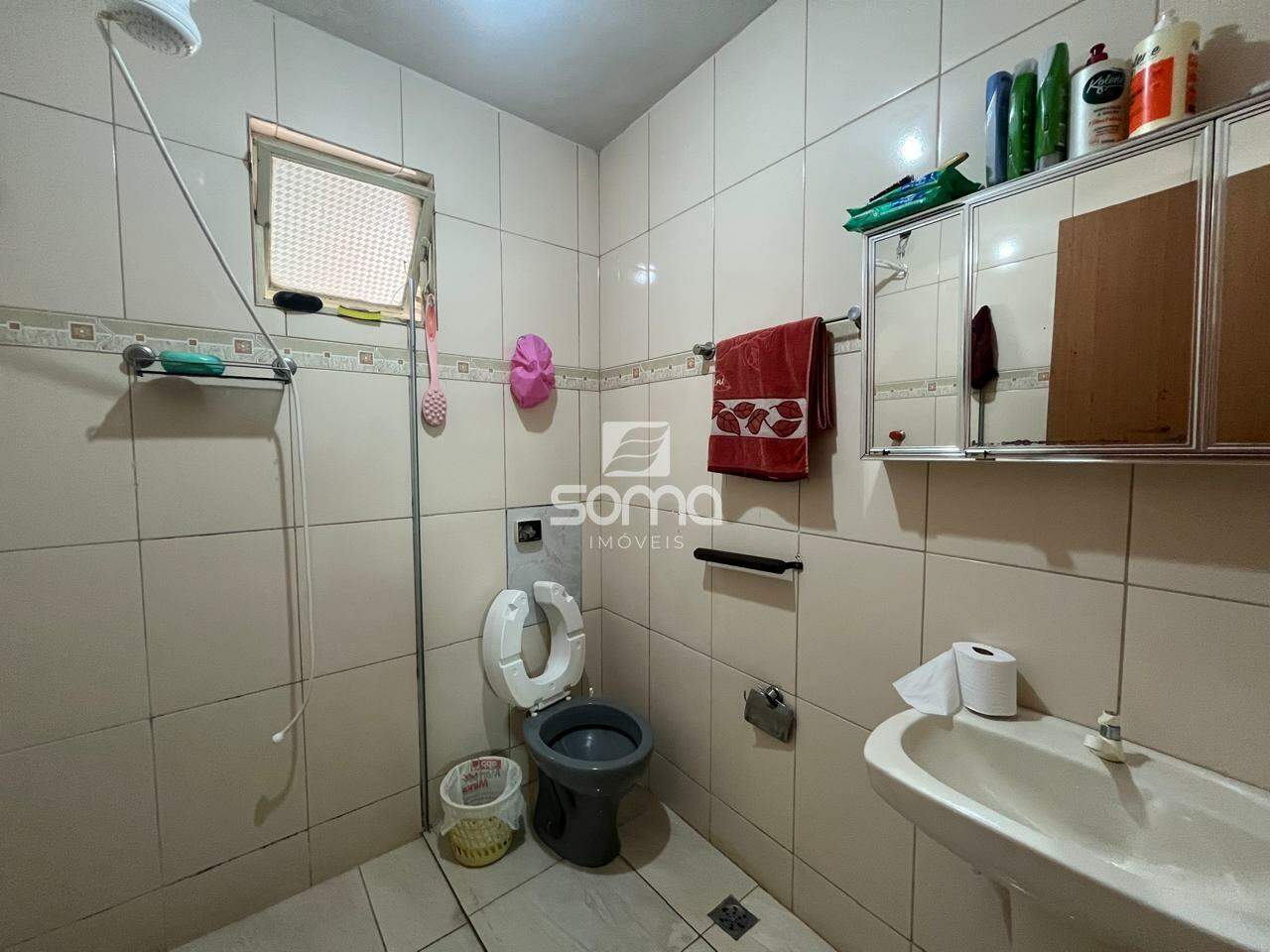 Casa à venda no Célvia: 