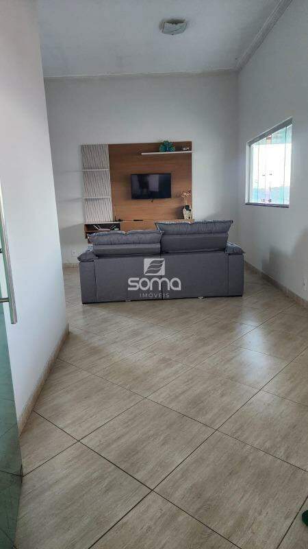 Casa à venda no Célvia: