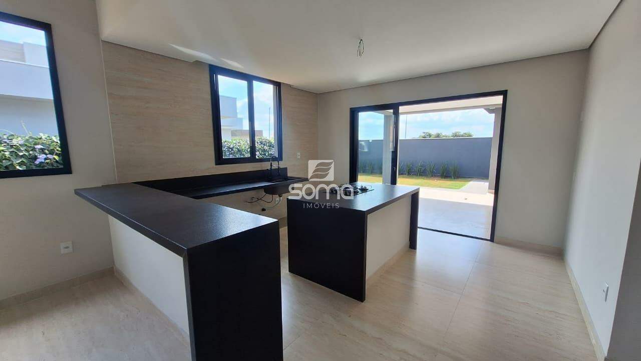 Casa em condomínio à venda no Cond. Villas Park III: