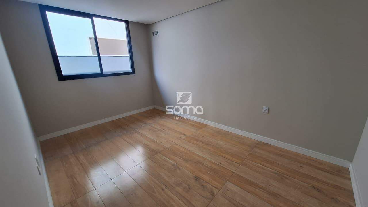Casa em condomínio à venda no Cond. Villas Park III: