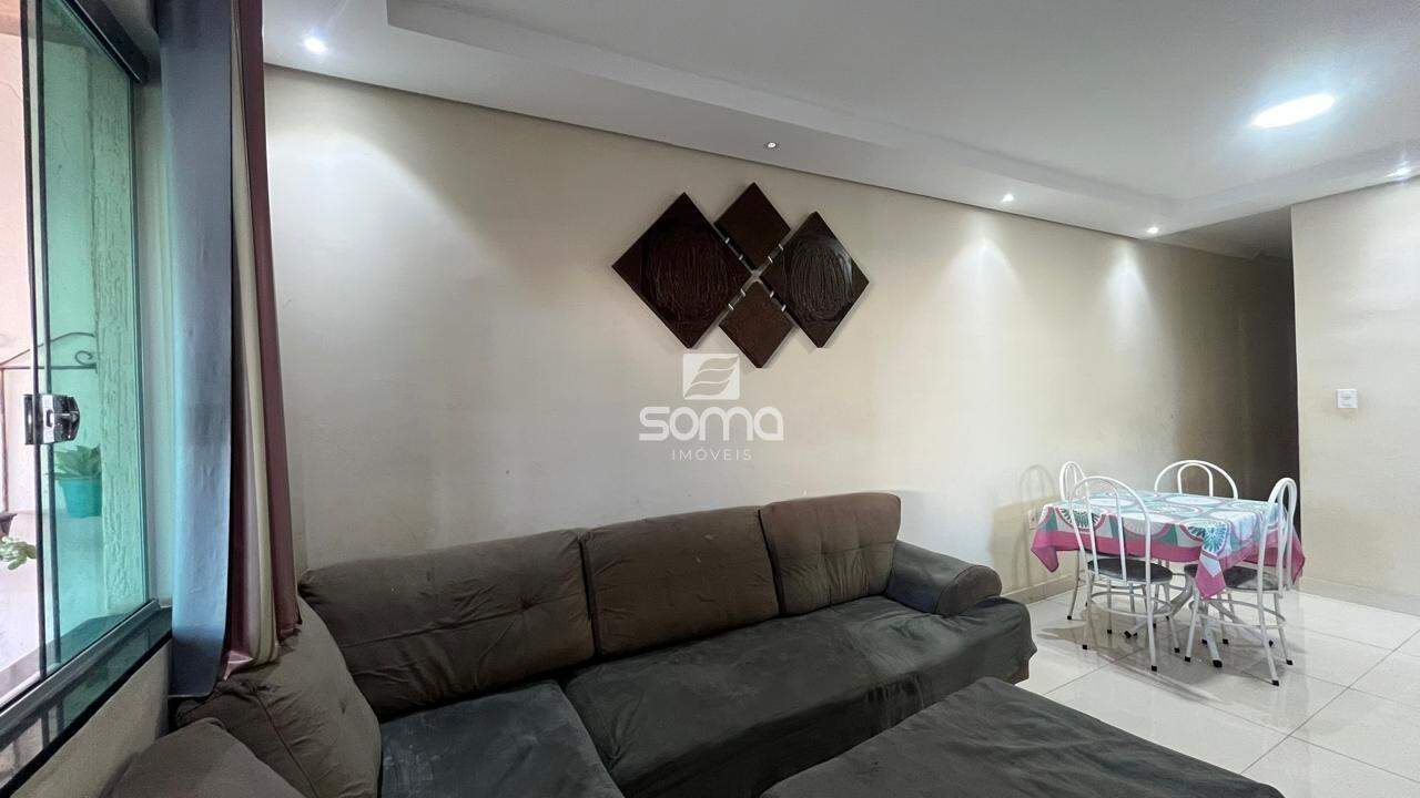 Casa à venda no Maria De Lourdes: 