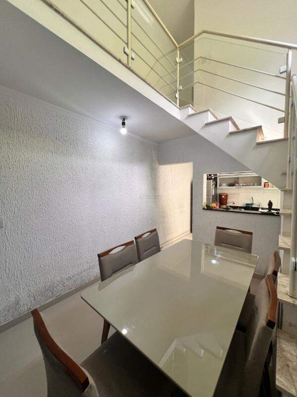 Casa à venda no Jardim Rubi: 