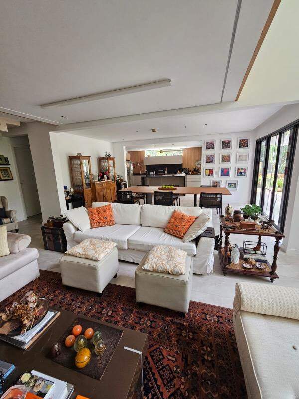 Casa em condomínio à venda no Cézar de Souza: 